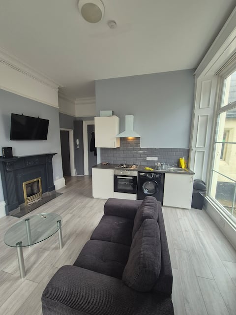 Popular Airbnb listing: Modern & Spacious 1-Bed Liverpool Flat in Kensington And Fairfield