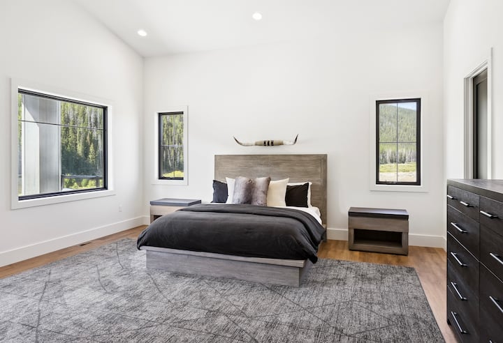 Upsatirs master na roshani kamili na bafu kamili