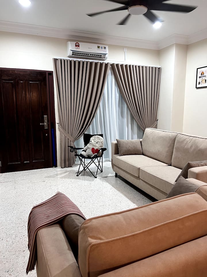 Spacious 5br Semi-d | 14 Pax |4 Car Parks|seremban - Seremban