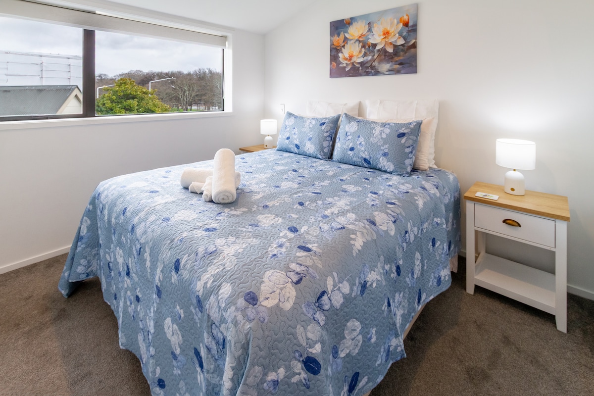 Отпуснете се в добре обзаведени спални с чисто спално бельо и много място за съхранение.