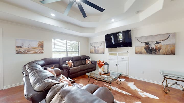 Casa Del Rancho
Sleeps8/4bd/3bath/office/big Patio - Kingsville, TX