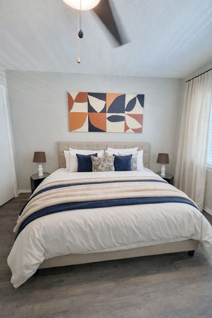 Bright & Cozy 2br Apartment By Ut & Downtown - Austin