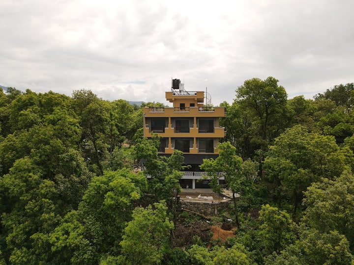 Dine & Stay With Nature! - ポカラ