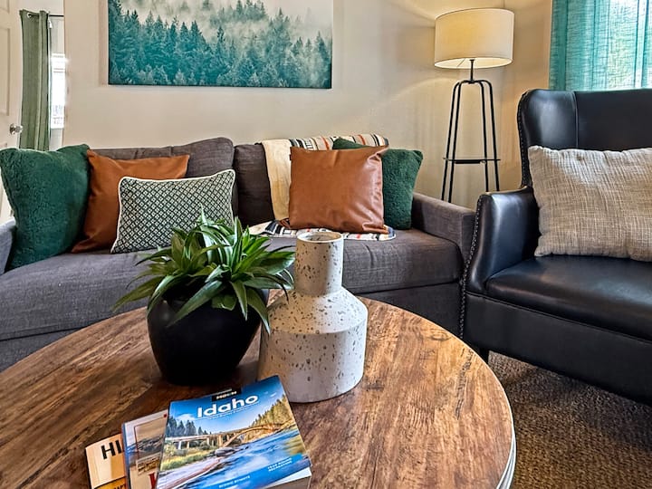 Two Northend Homes-6 Bedrooms-group River Retreat - Boise, ID