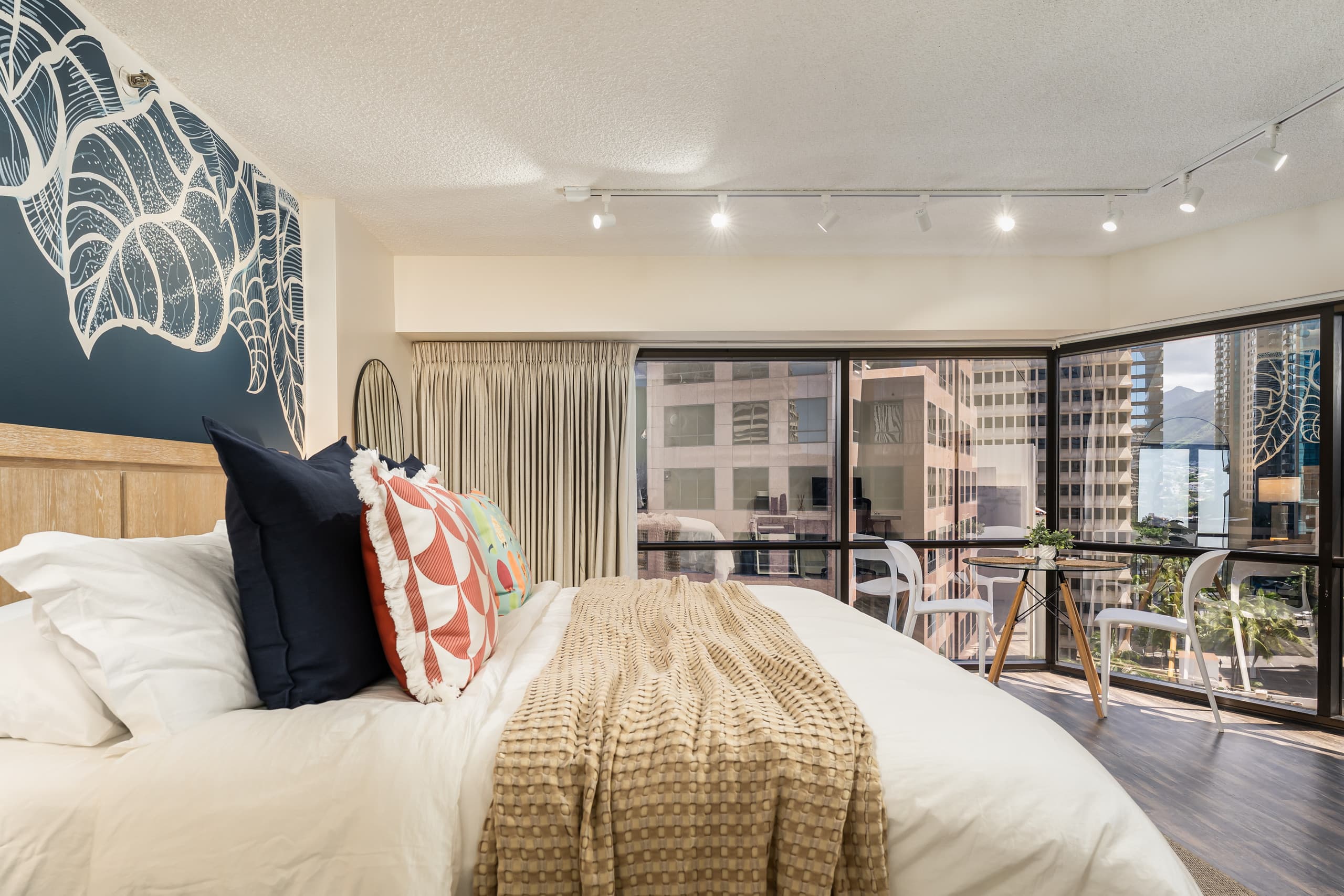 Honolulu Hideaway | Parking Included - Image 18