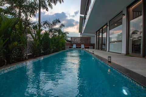 Cloverleaf villa