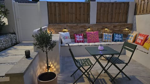 Top Airbnb: Cozy studio near the airport, train station, beach, and city in Martigues