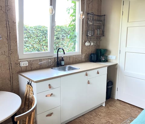 Top performing Airbnb: At home at Anna's cozy studio-including breakfast in Gelderland