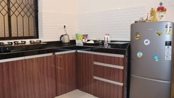 Full kitchen image 2