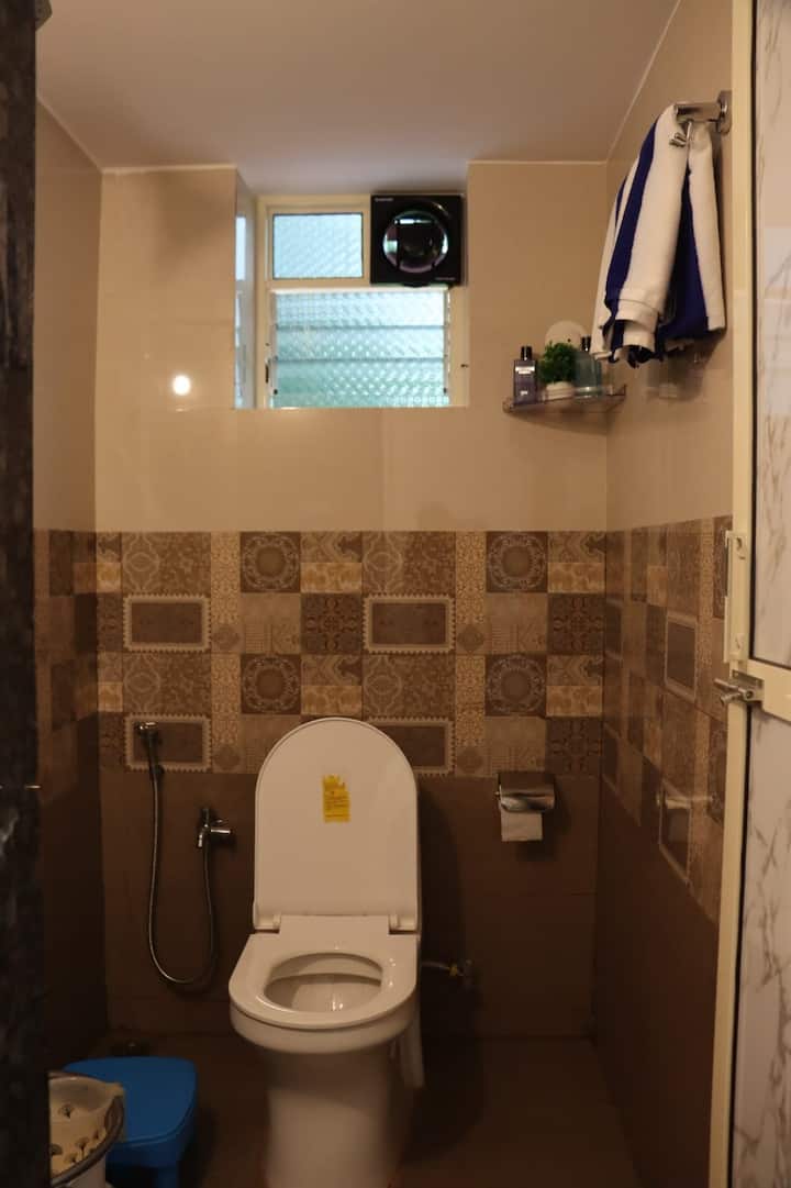 Full bathroom 2 image 1