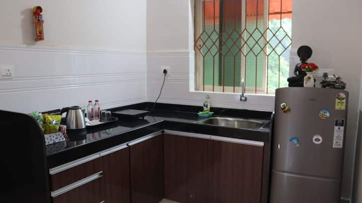 Full kitchen image 1