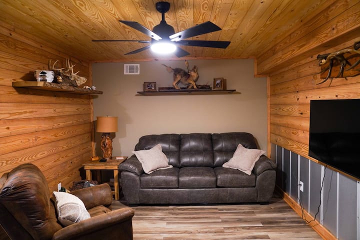 Classic City Country - New Basement Apt In Athens! - Athens, GA