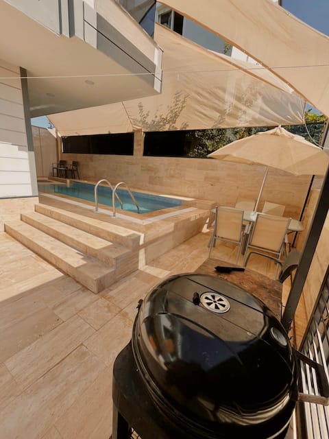 Villa (Heated Pool & Jacuzzi & BBQ) | 4+1 |