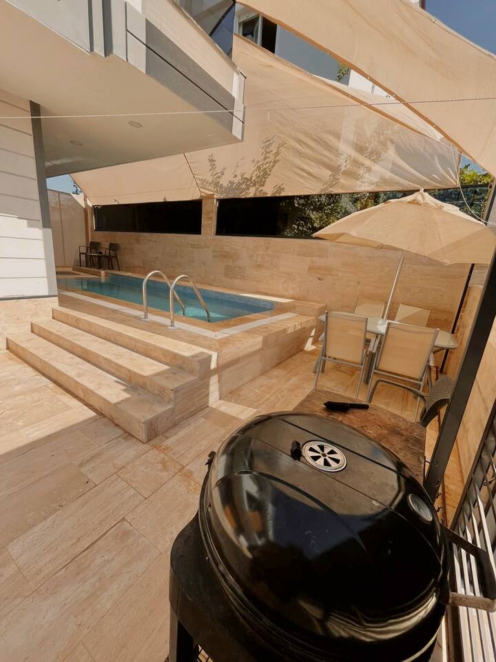 Villa (Heated Pool & Jacuzzi & BBQ) | 4+1 |
