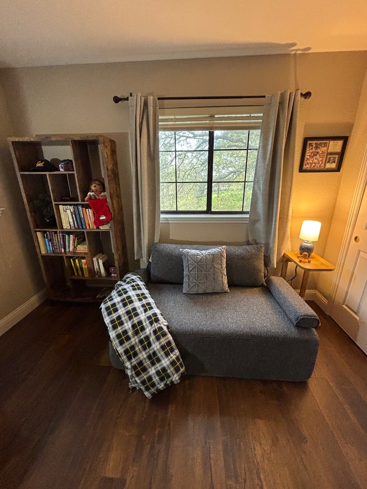 Канцеларија во спална соба 3 