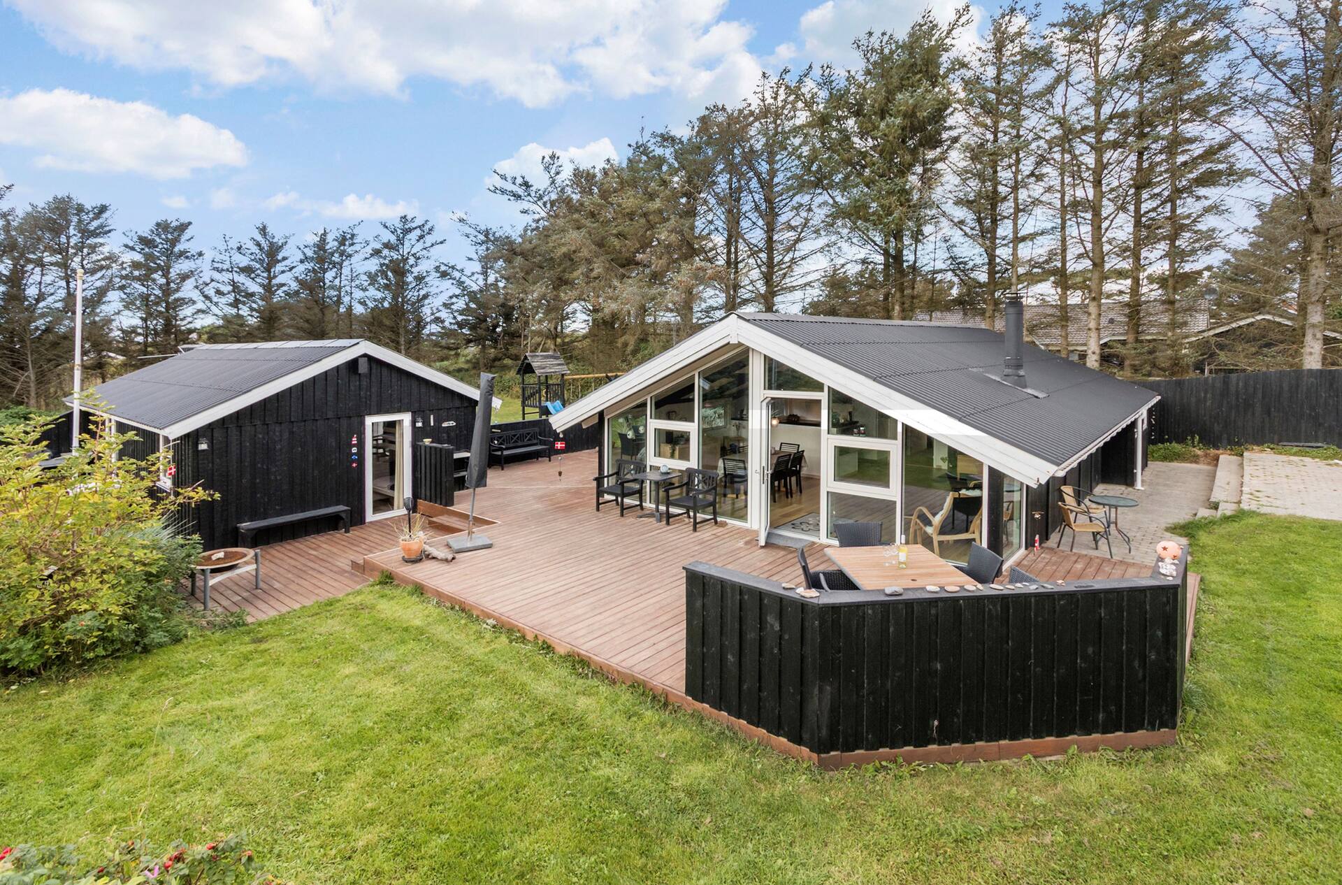 Family-friendly cottage • Close to the beach