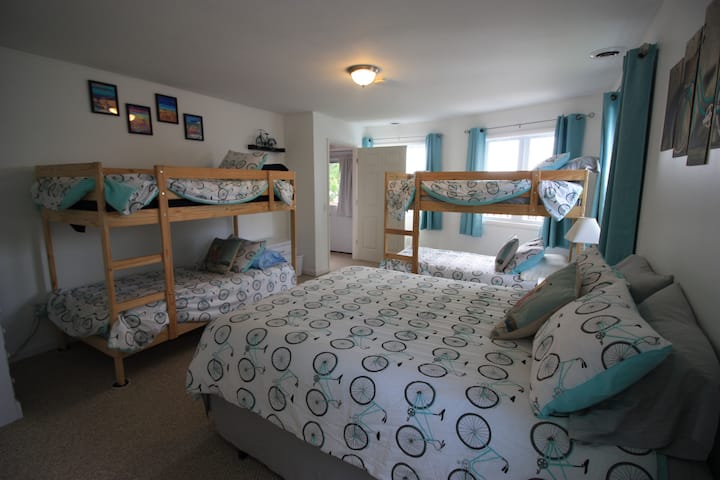 Chumba cha kulala cha Mgeni cha ghorofa na kulala kwa muda wa miaka 6!