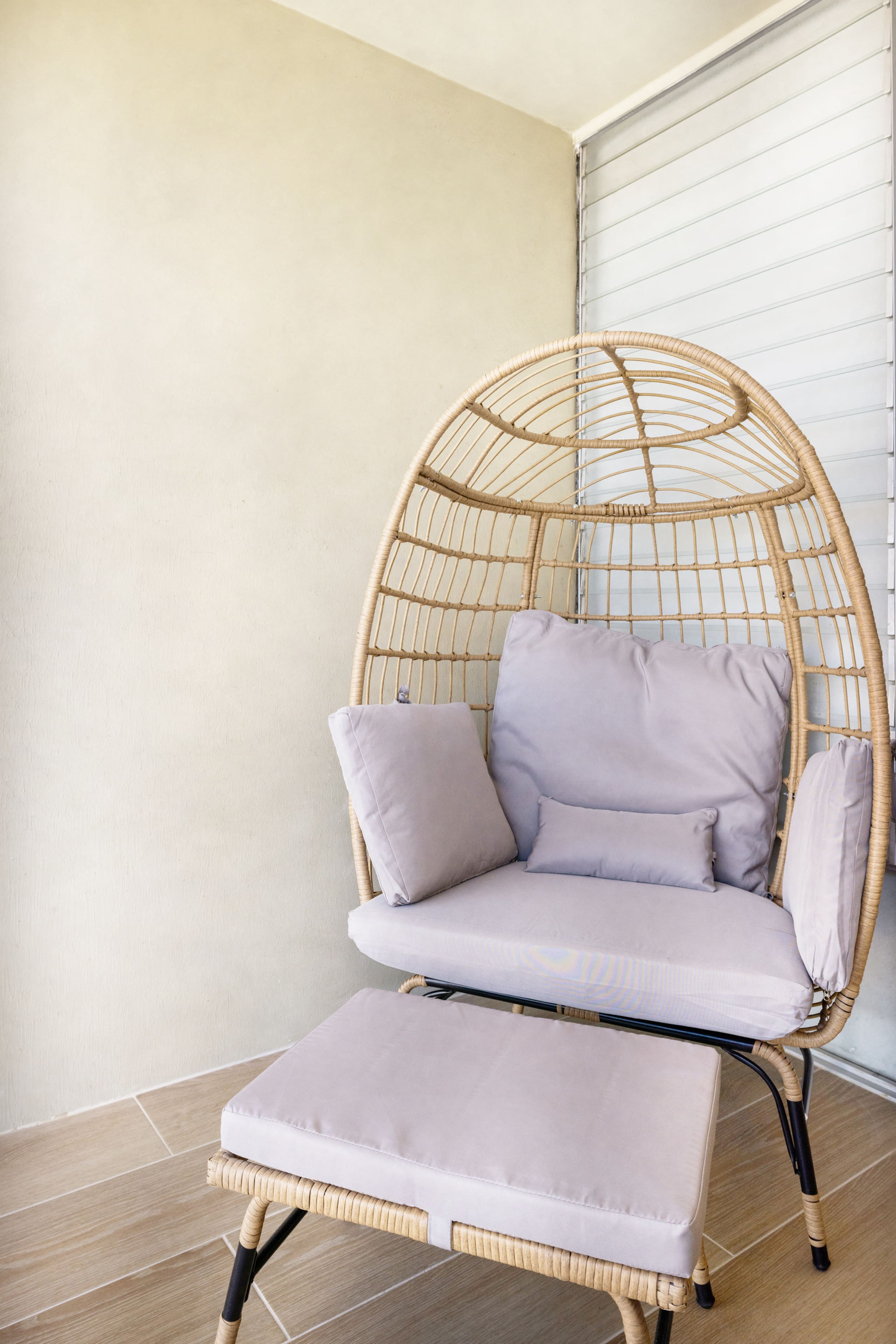 Condo in Honolulu · ★5.0 · 1 bedroom · 2 beds · 1 private bath - Image 34