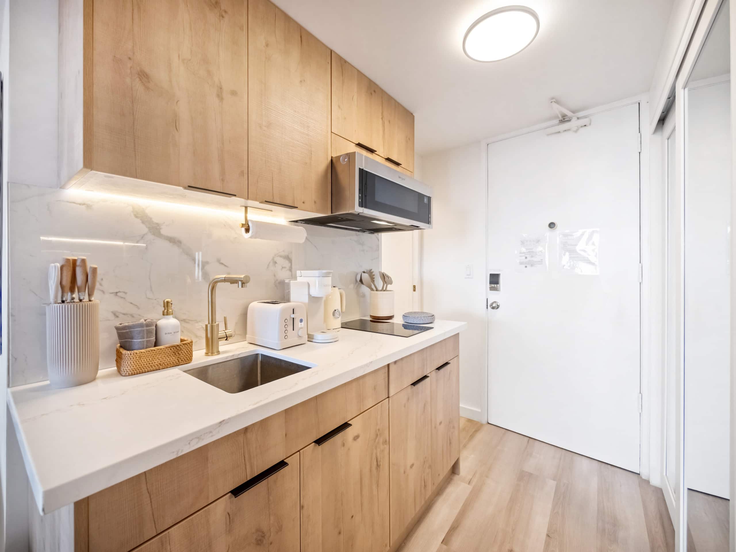 Condo in Honolulu · ★5.0 · 1 bedroom · 2 beds · 1 private bath - Image 15