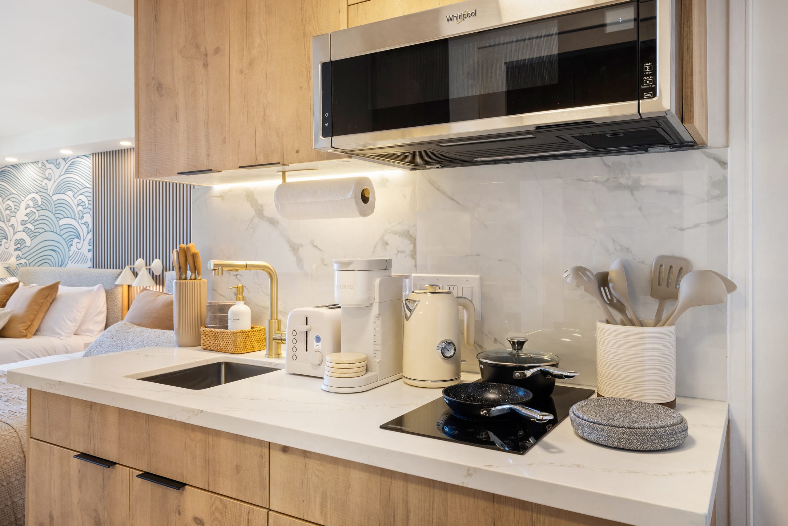 Condo in Honolulu · ★5.0 · 1 bedroom · 2 beds · 1 private bath - Image 16