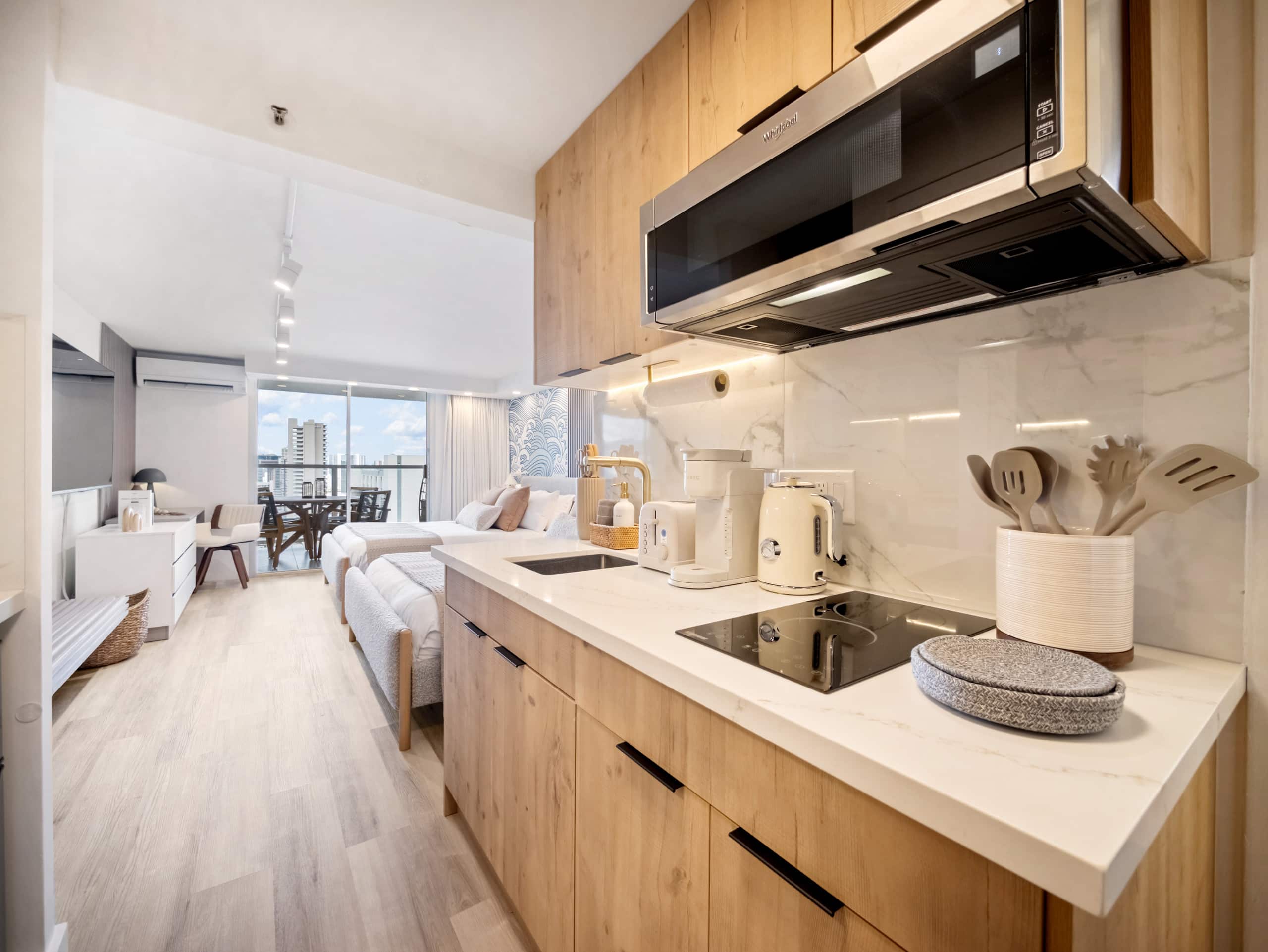 Condo in Honolulu · ★5.0 · 1 bedroom · 2 beds · 1 private bath - Image 14