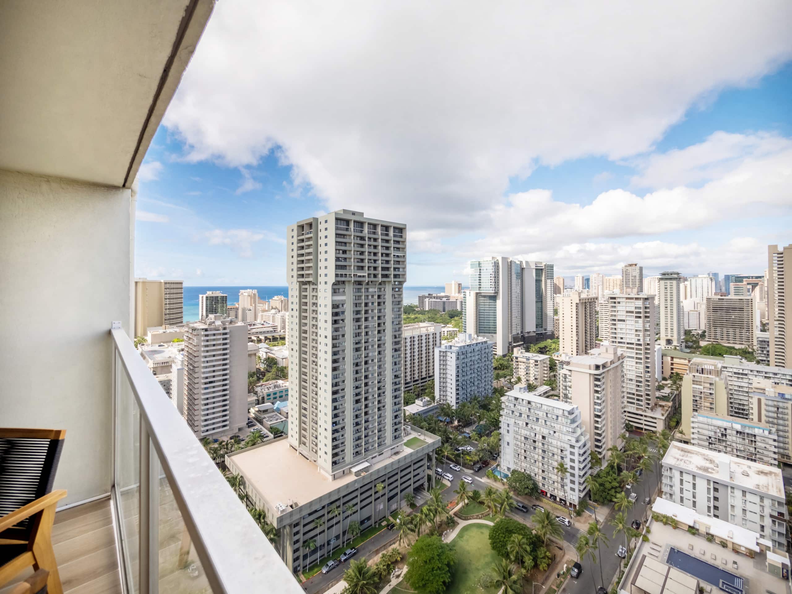 Condo in Honolulu · ★5.0 · 1 bedroom · 2 beds · 1 private bath - Image 37