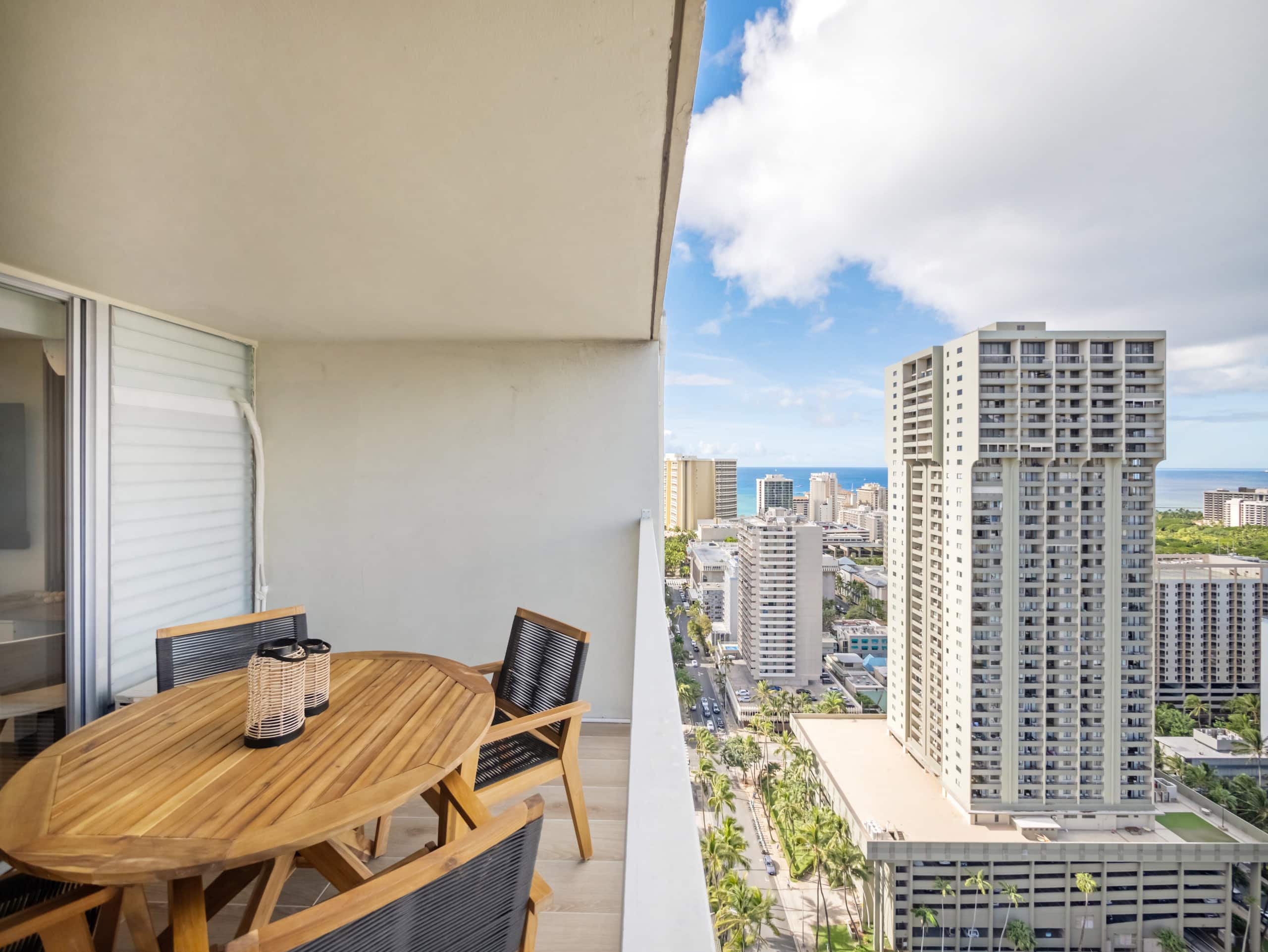 Condo in Honolulu · ★5.0 · 1 bedroom · 2 beds · 1 private bath - Image 39