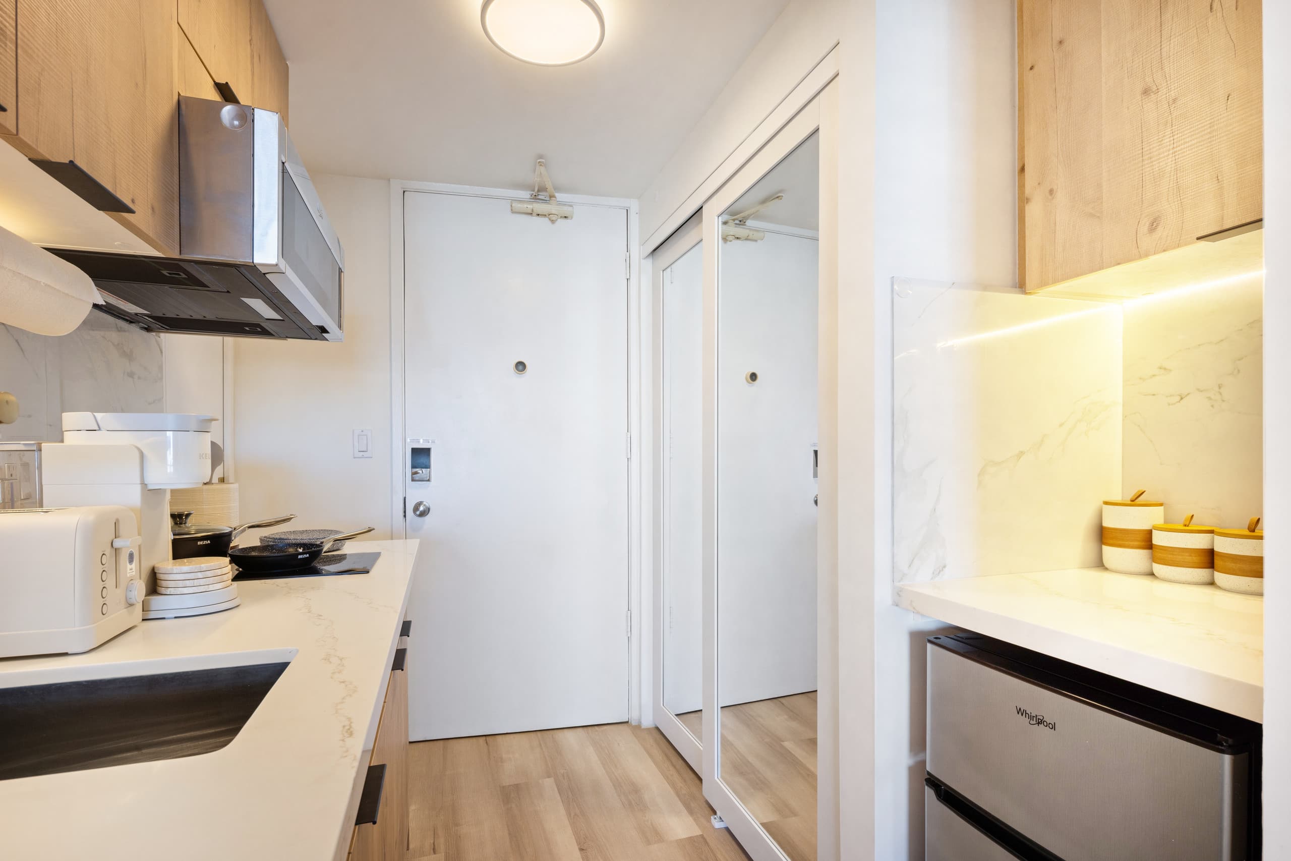 Condo in Honolulu · ★5.0 · 1 bedroom · 2 beds · 1 private bath - Image 17