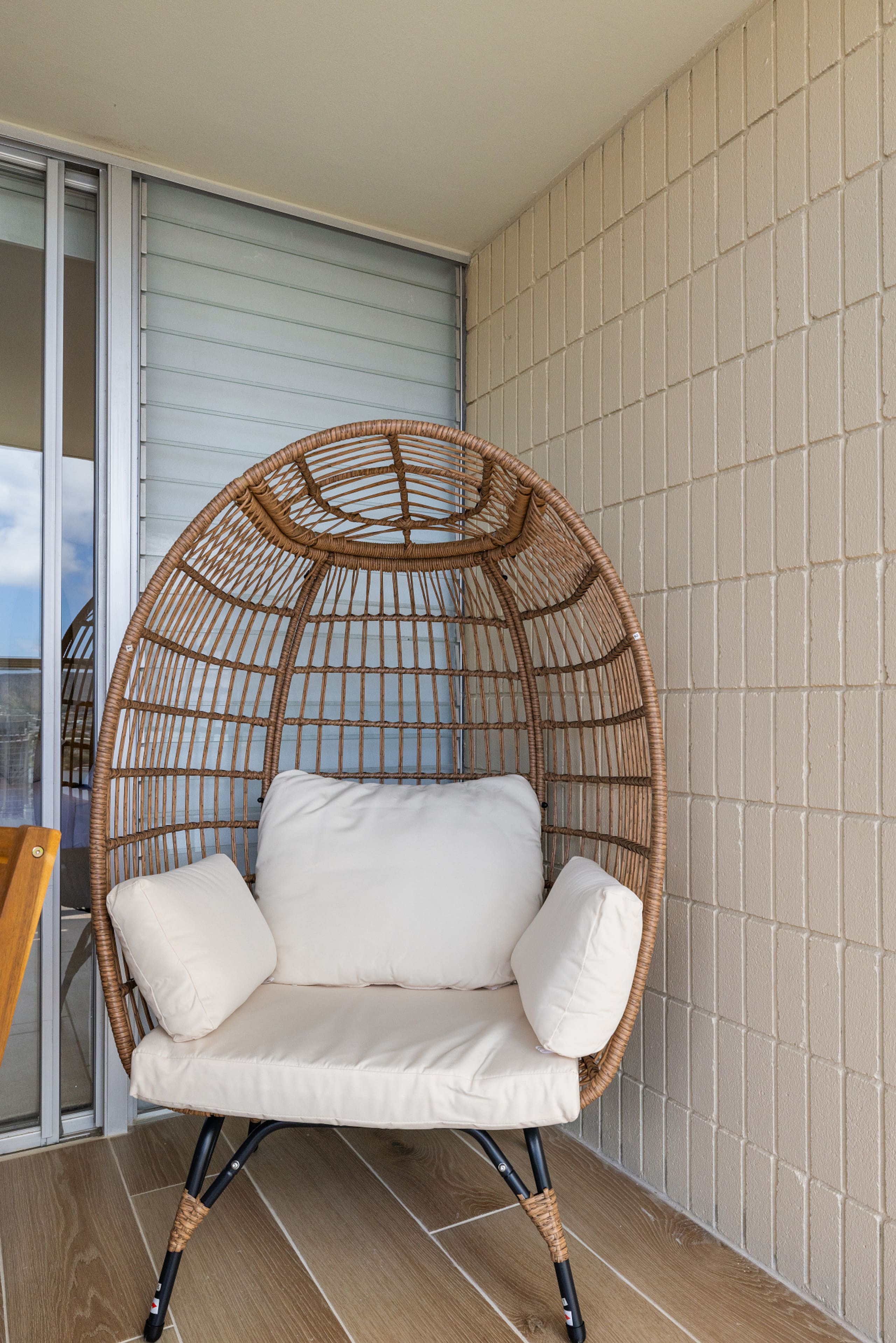 Luxury Oceanview Retreat with Panoramic Views - Image 25