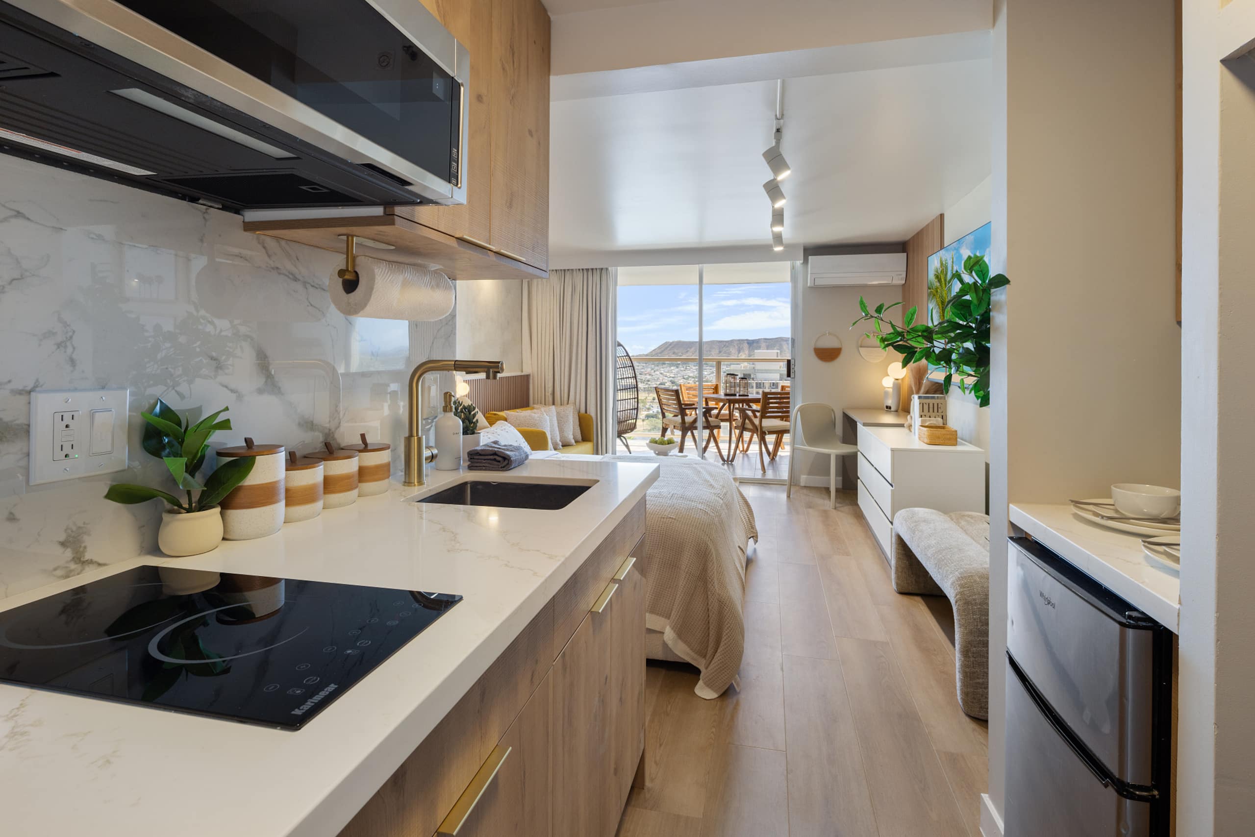 Luxury Oceanview Retreat with Panoramic Views - Image 2