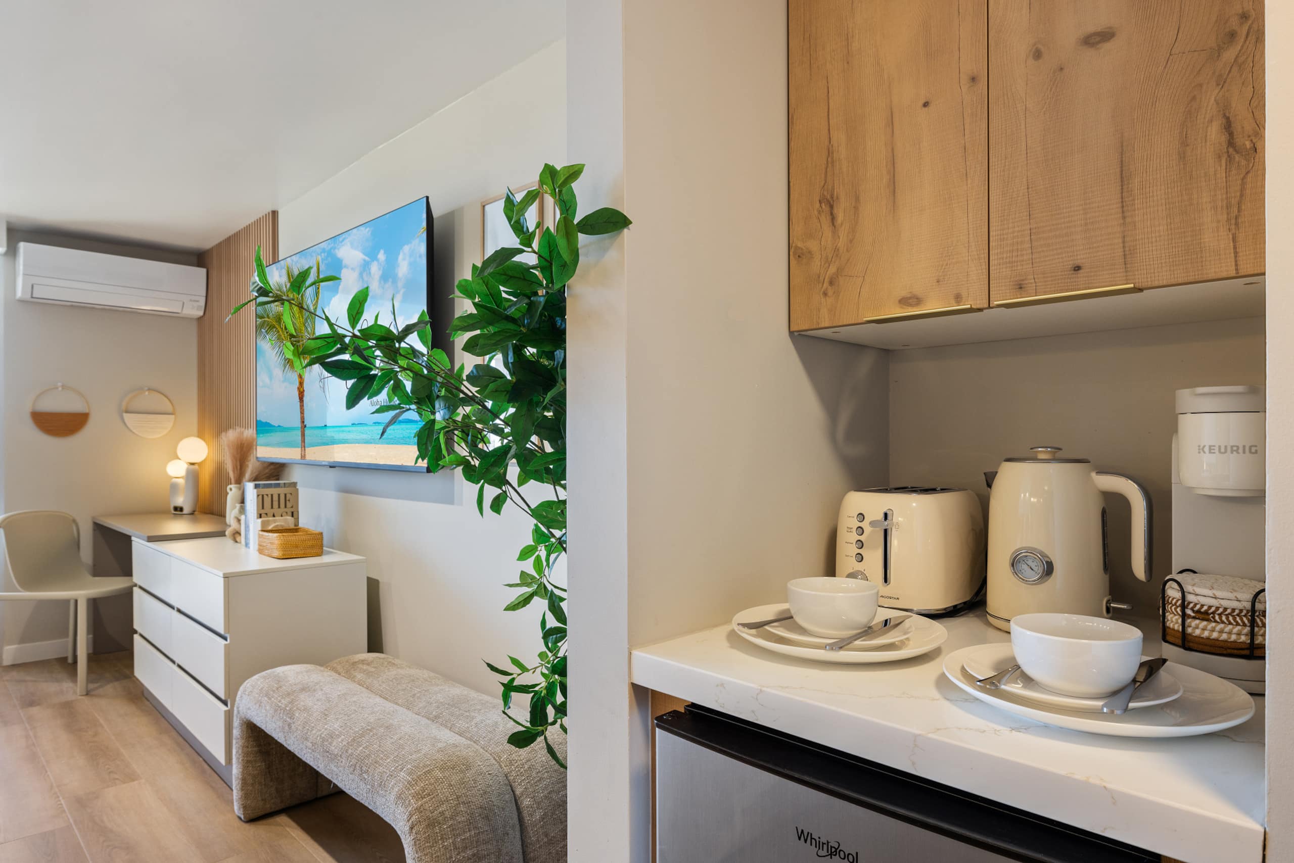 Luxury Oceanview Retreat with Panoramic Views - Image 3