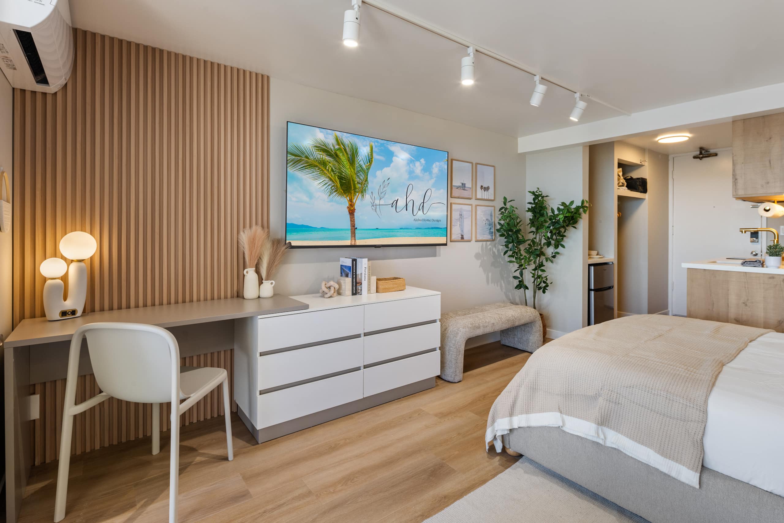 Luxury Oceanview Retreat with Panoramic Views - Image 19