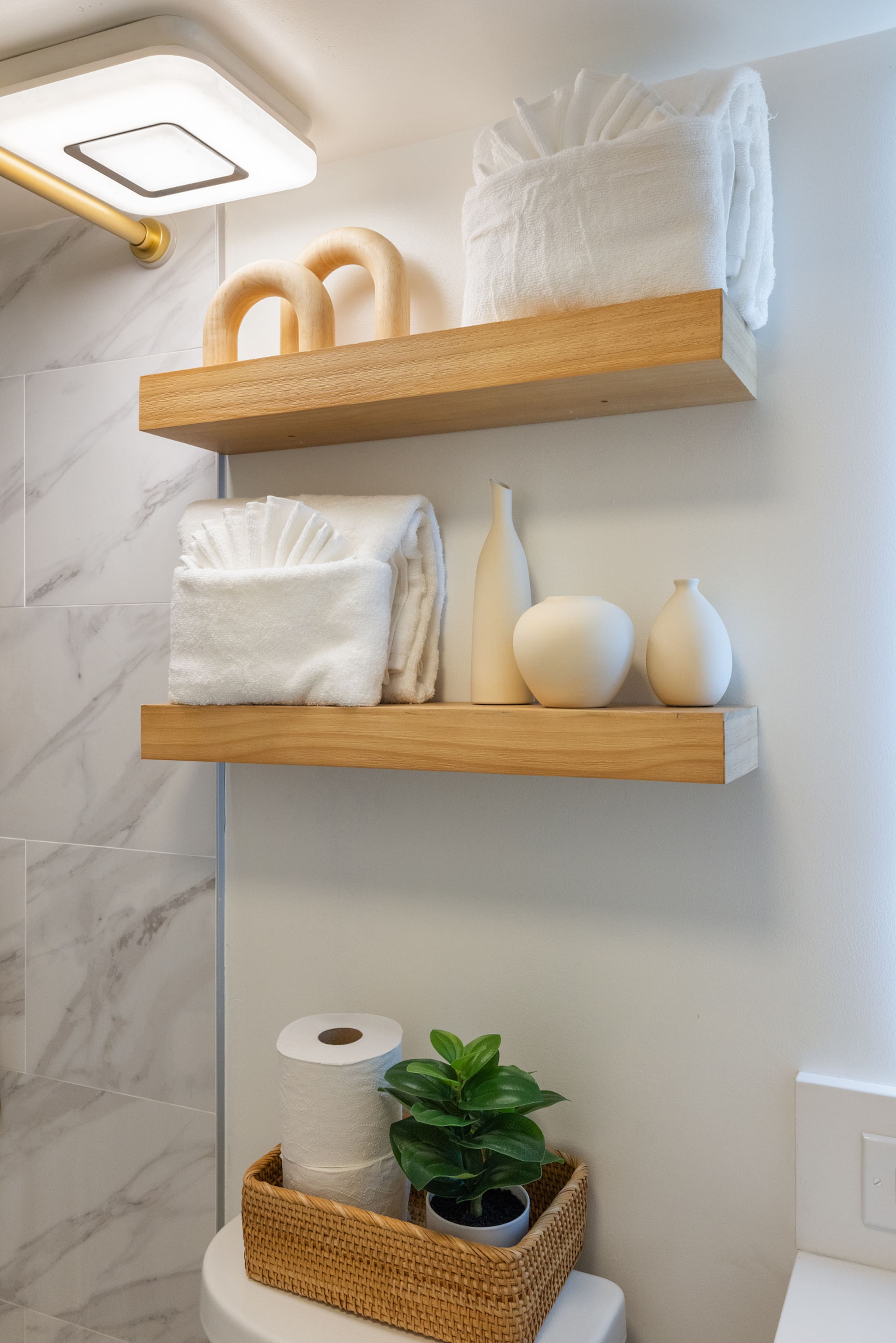 Coastal Luxe Hideaway – Stylish Oceanview Living - Image 30