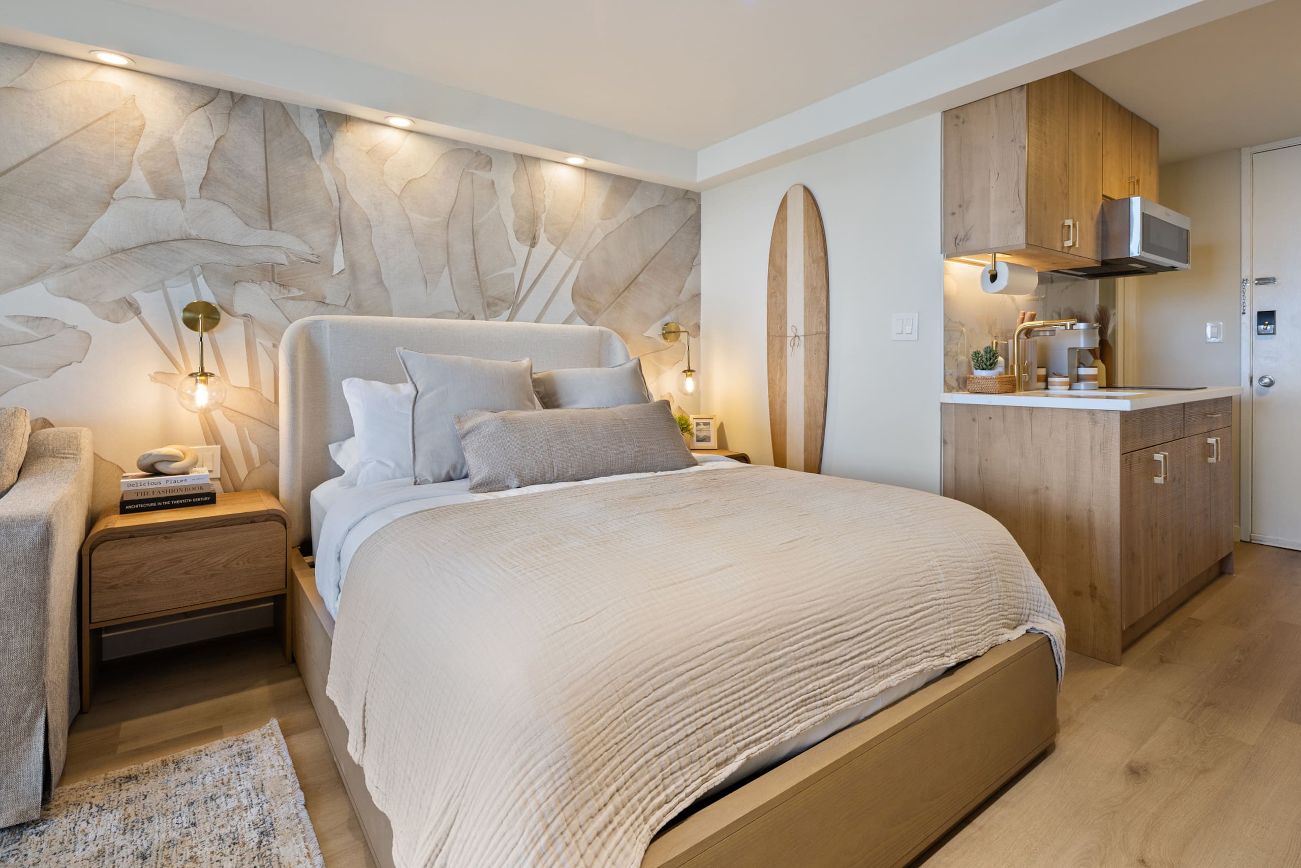 Coastal Luxe Hideaway – Stylish Oceanview Living - Image 10