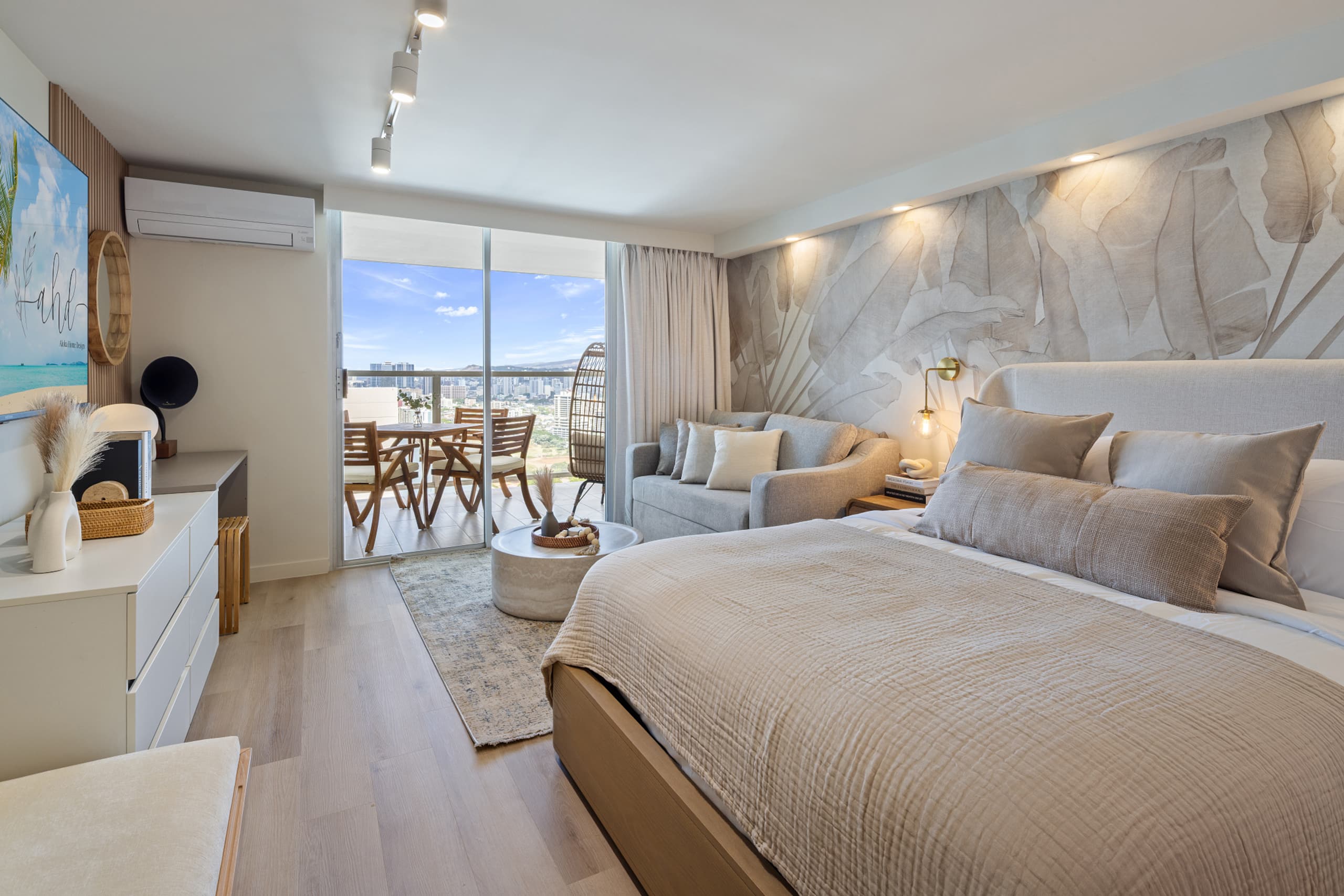 Coastal Luxe Hideaway – Stylish Oceanview Living - Image 1