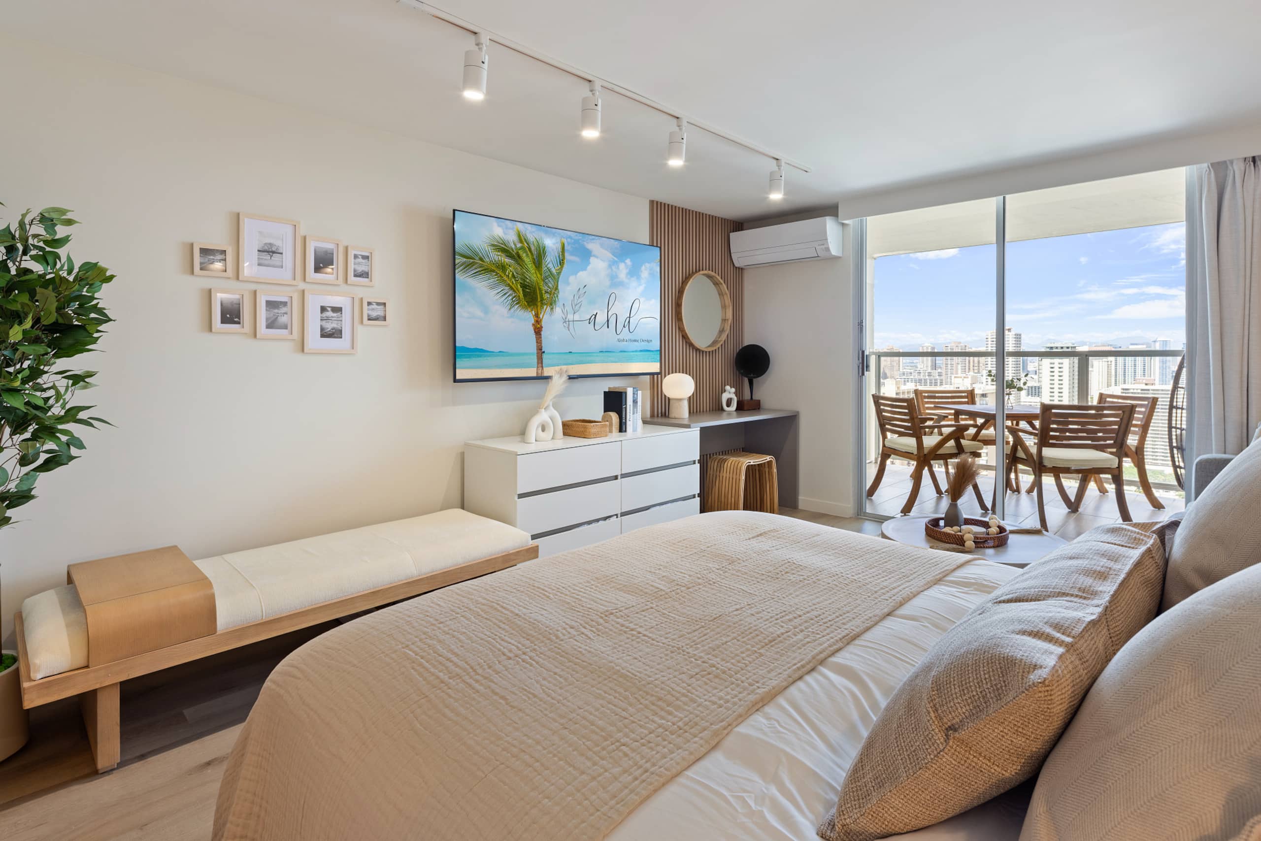 Coastal Luxe Hideaway – Stylish Oceanview Living - Image 4