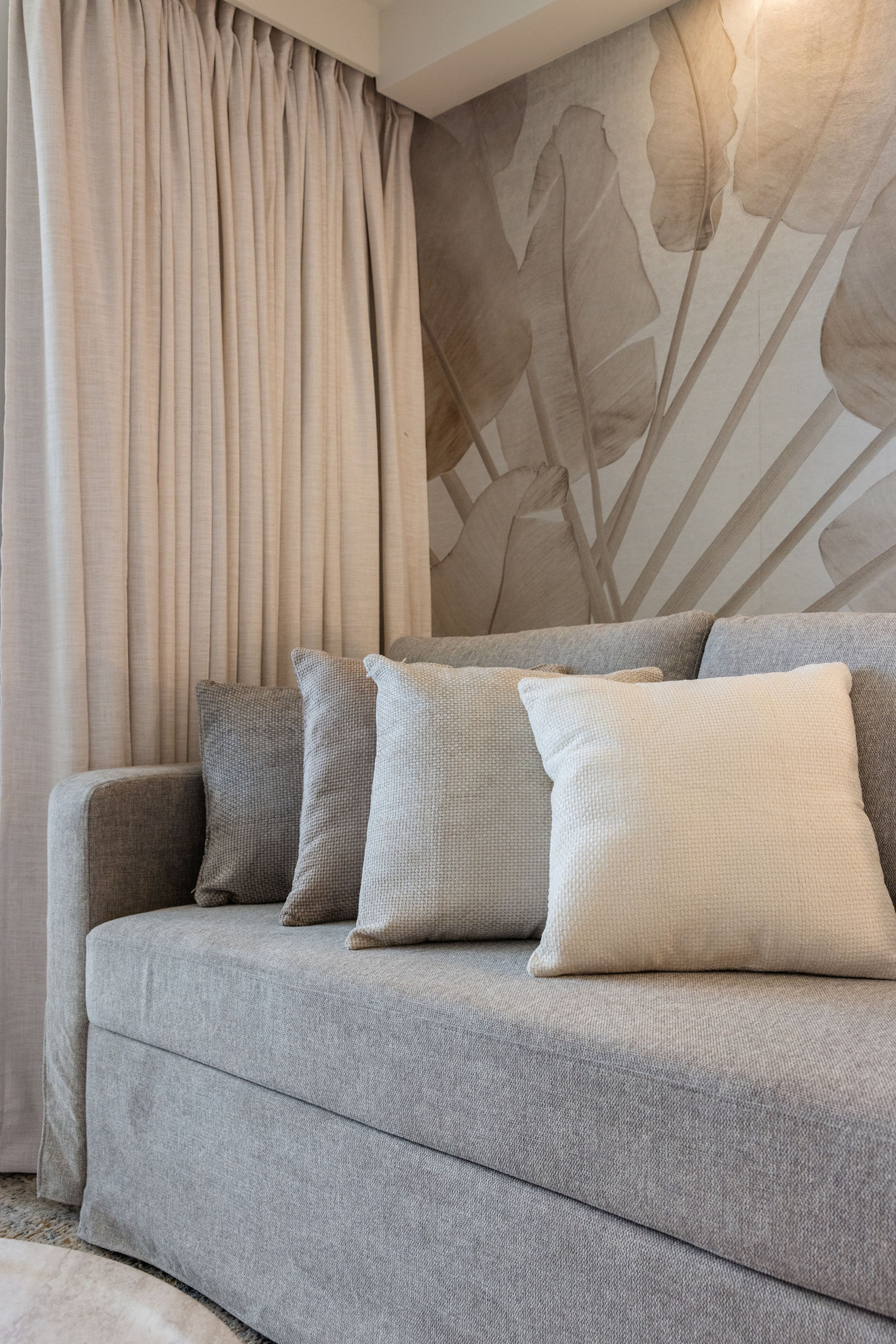 Coastal Luxe Hideaway – Stylish Oceanview Living - Image 12