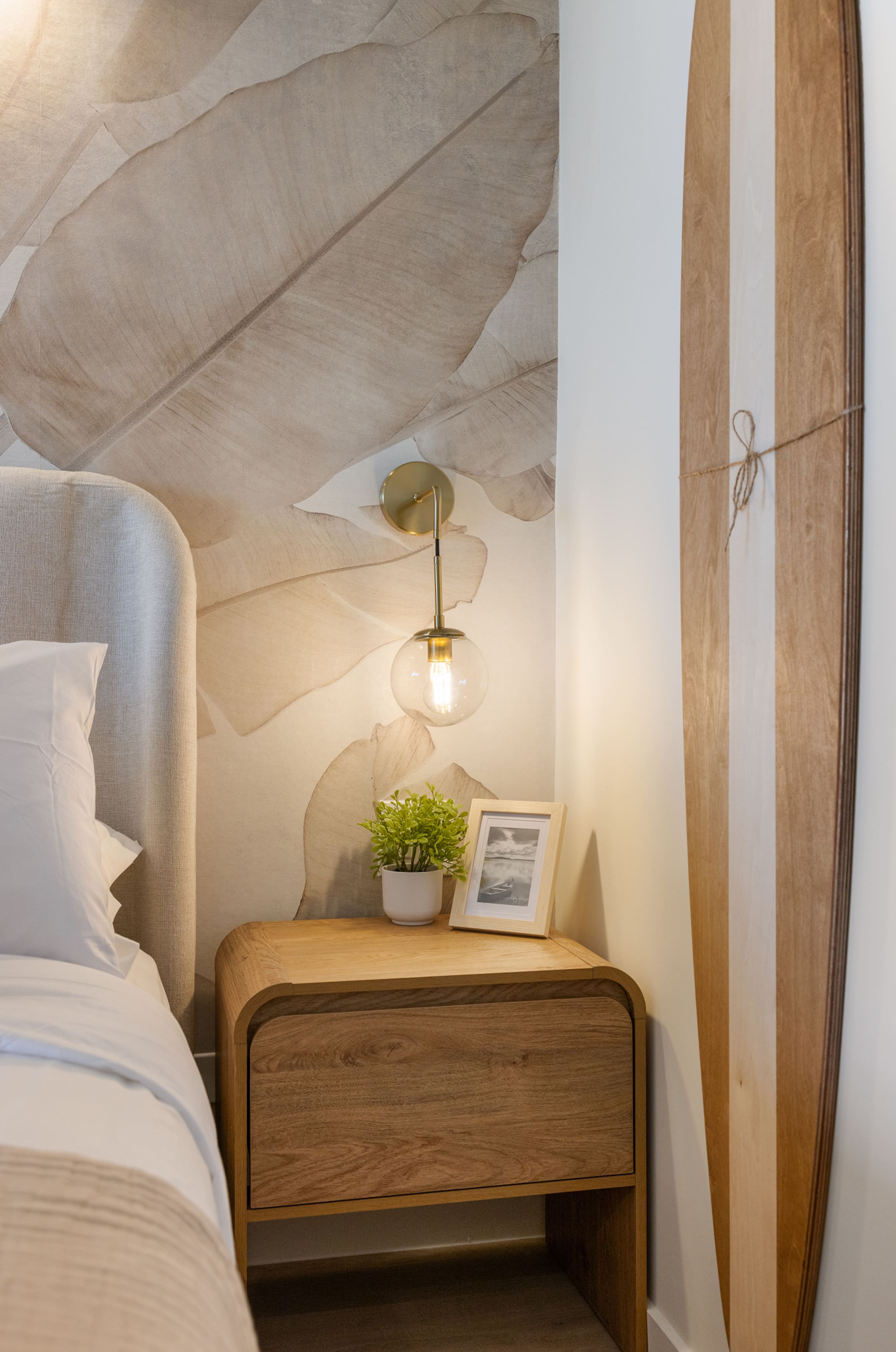 Coastal Luxe Hideaway – Stylish Oceanview Living - Image 6