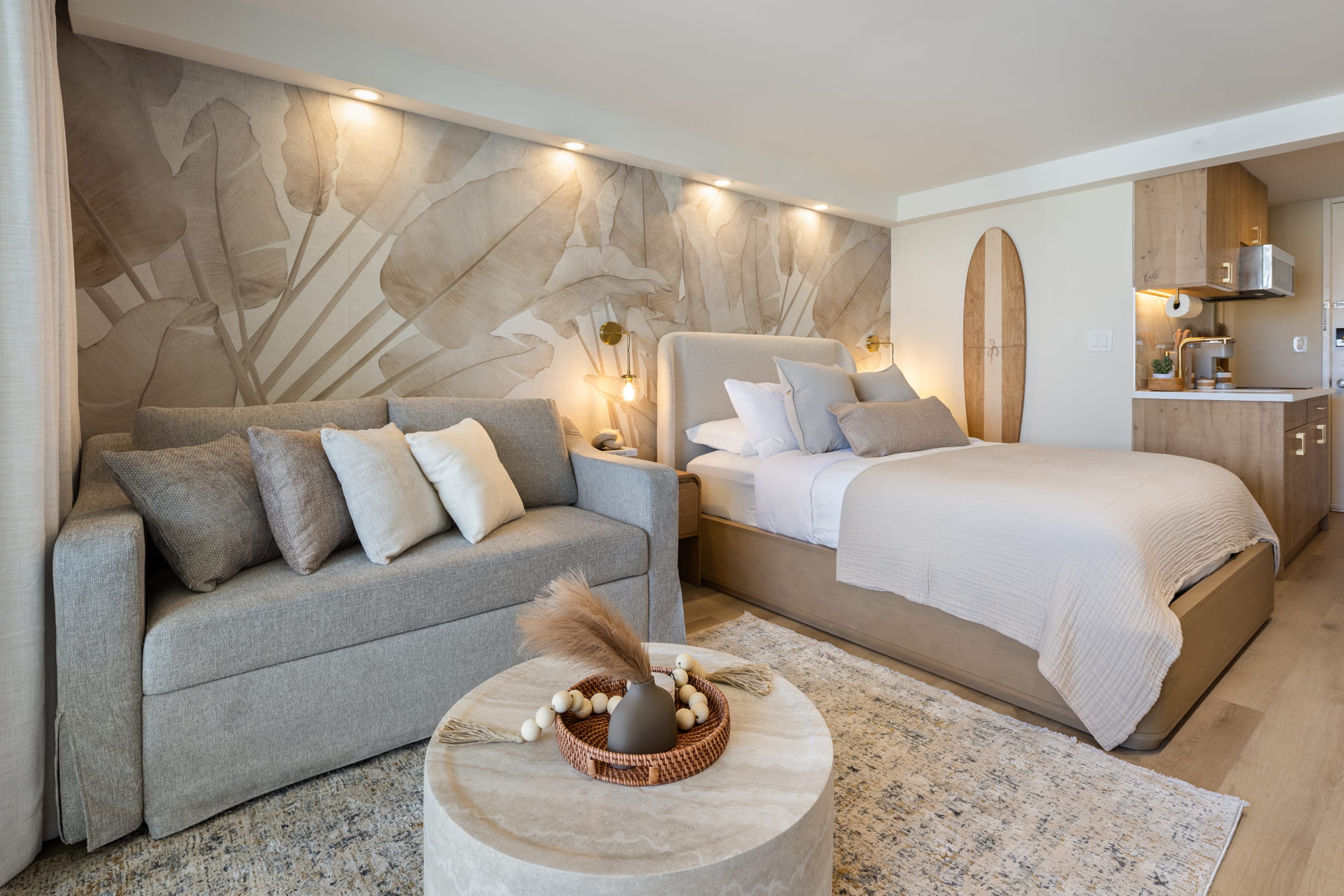Coastal Luxe Hideaway – Stylish Oceanview Living - Image 11