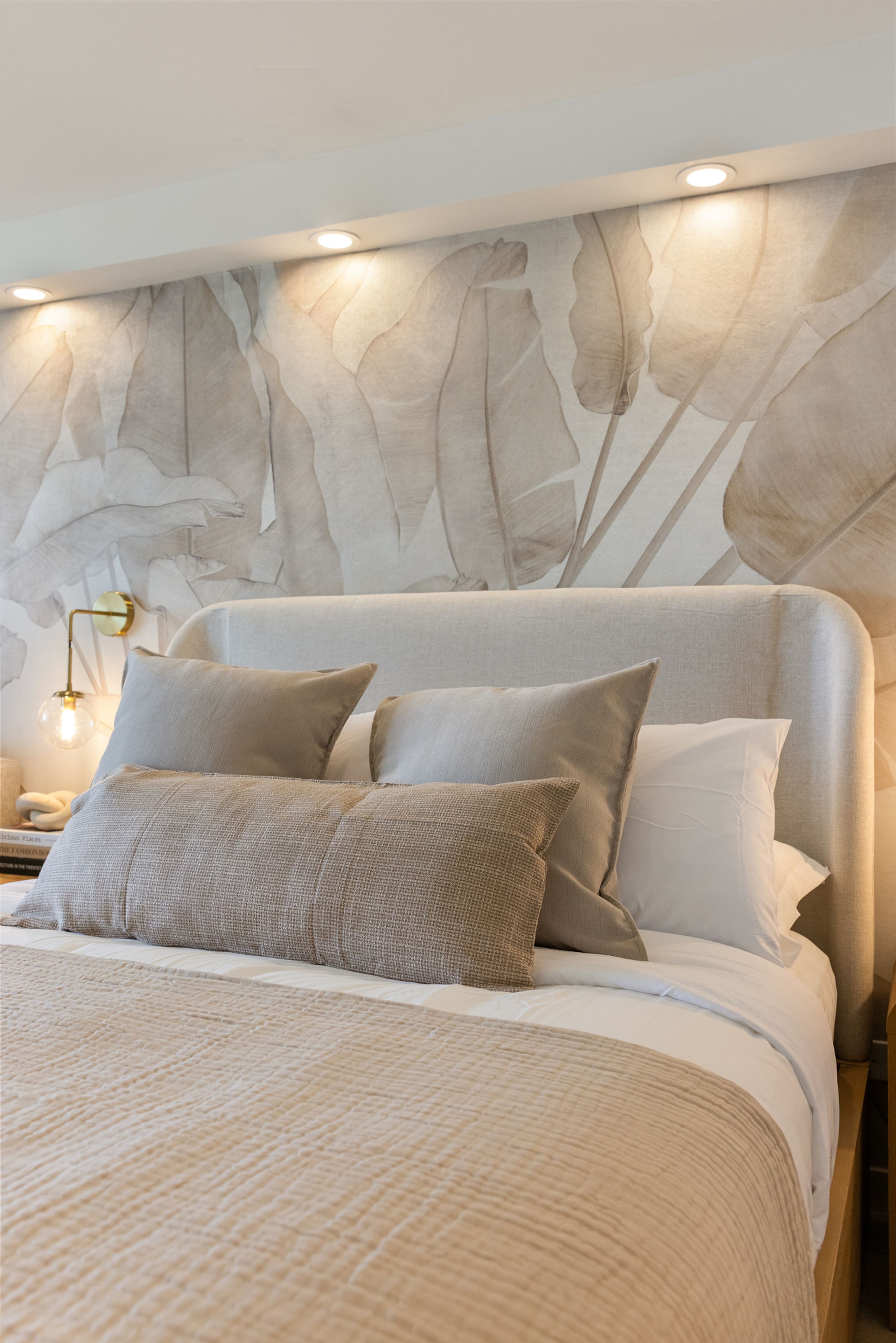 Coastal Luxe Hideaway – Stylish Oceanview Living - Image 7