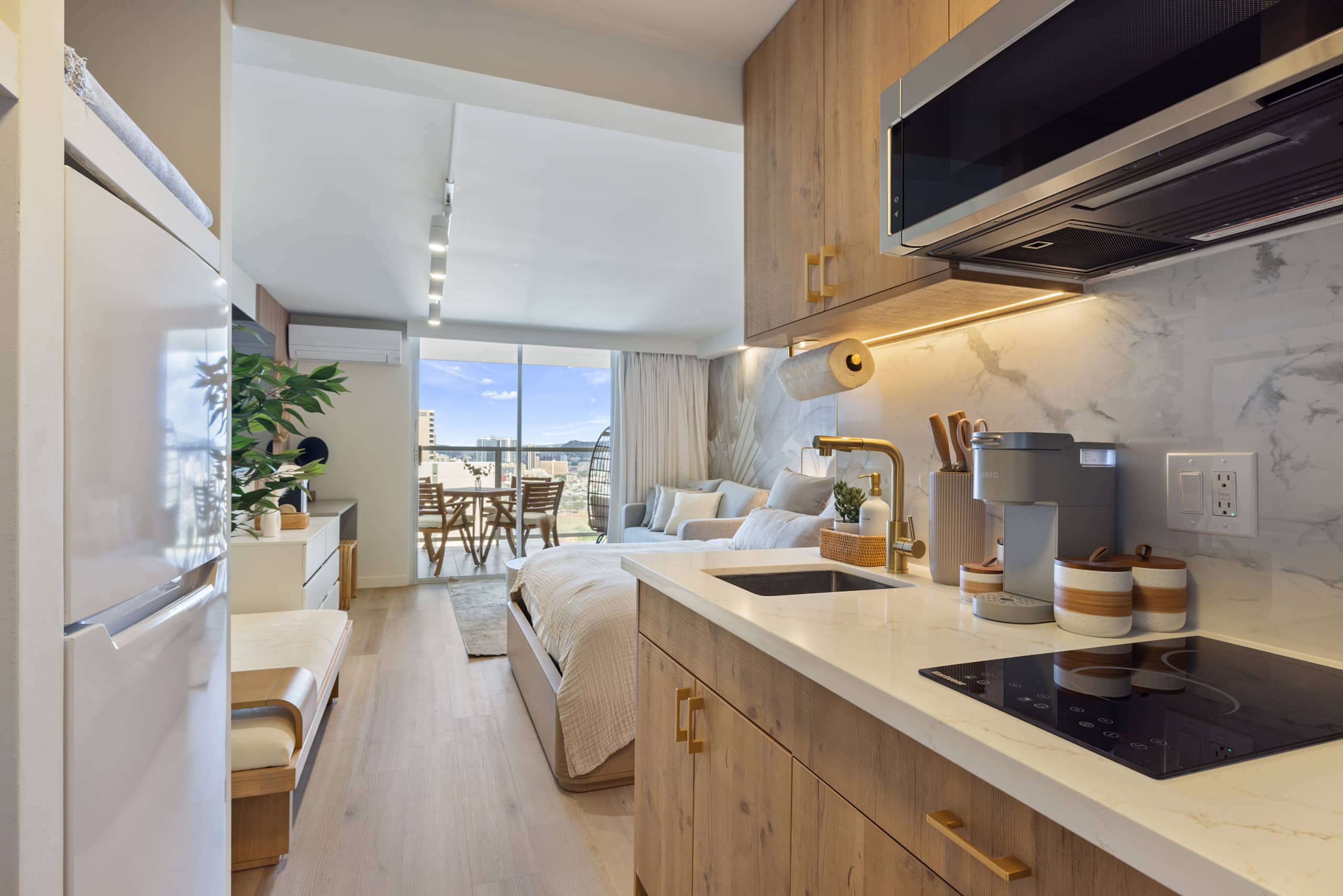 Coastal Luxe Hideaway – Stylish Oceanview Living - Image 17