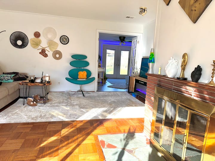 Luxury, Cozy, Modern W/ Lake Access. - UCI, Farmington Hills
