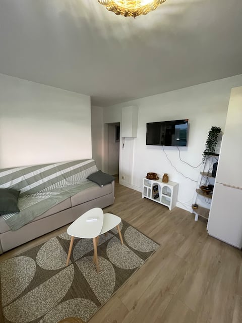 Top Airbnb: Panoramic view in large studio in the city center à La Grande Motte