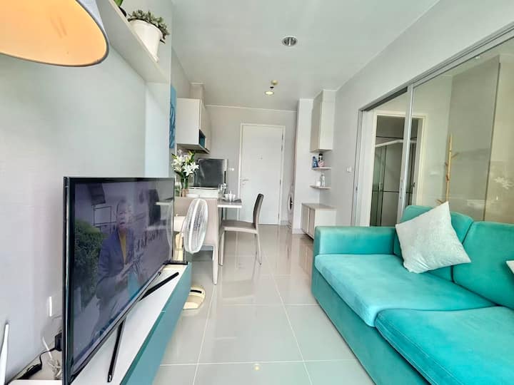 Centric Sea 18f 容纳3人居住，拥有交通便利，市中心，无边泳池，距离海滩300米 - Pattaya