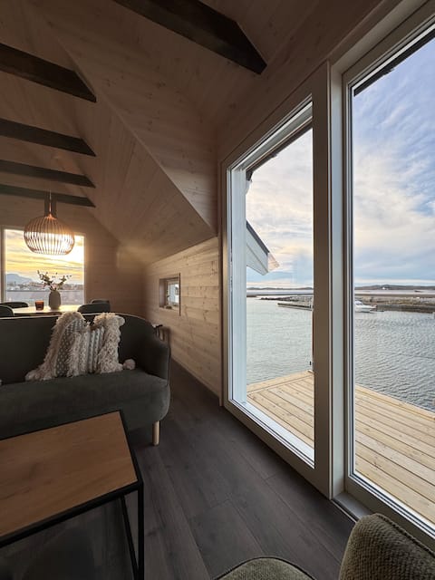New and exclusive cabin - fantastic sea view