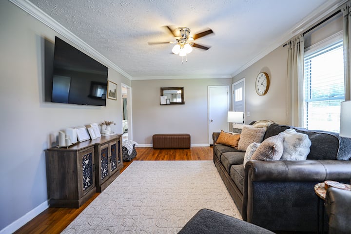 Beautiful 2 Br & 1 Bath: Close To Everything! - Paducah, KY