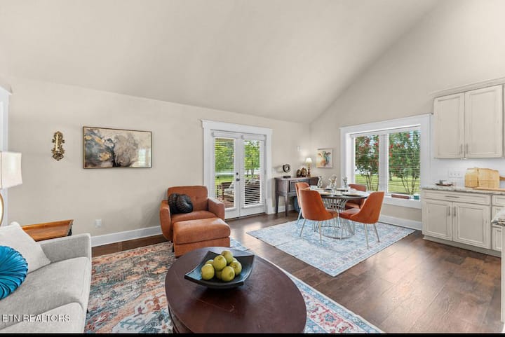 Castle Pointe Farm. Fire Fly Cottage - Kingston, TN