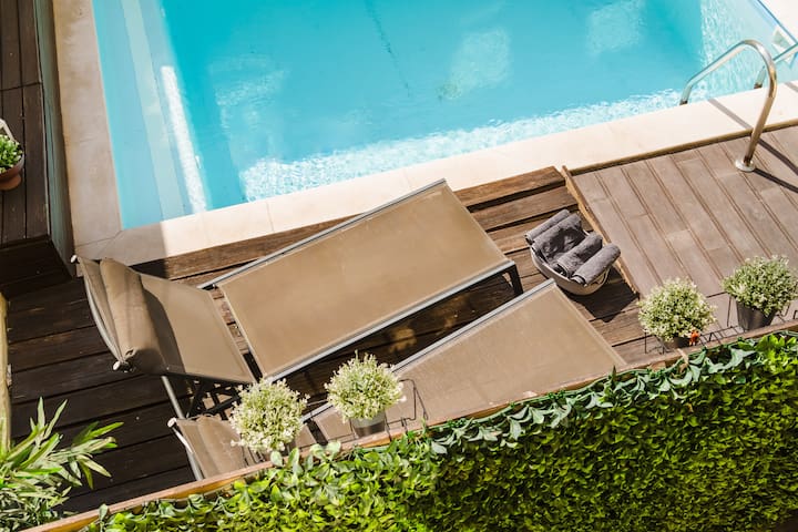 Private pool, sleeps 10, central