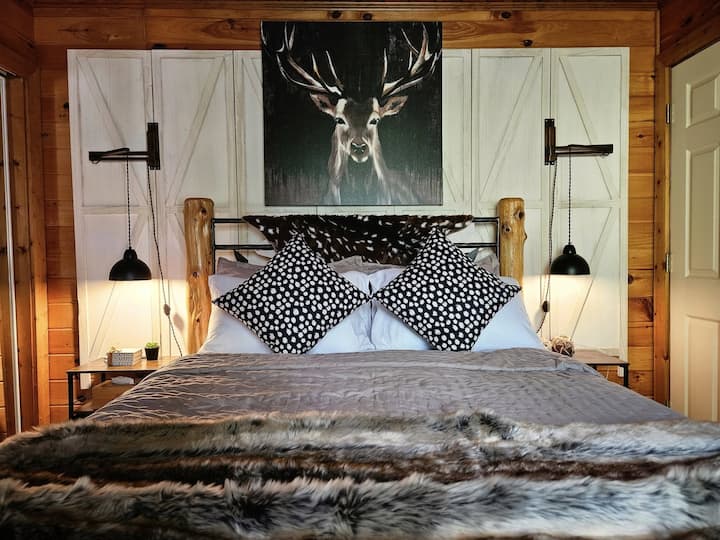 Luxury Chalet Near Helen • Hot Tub & Fire Pit - Cabins for Rent in