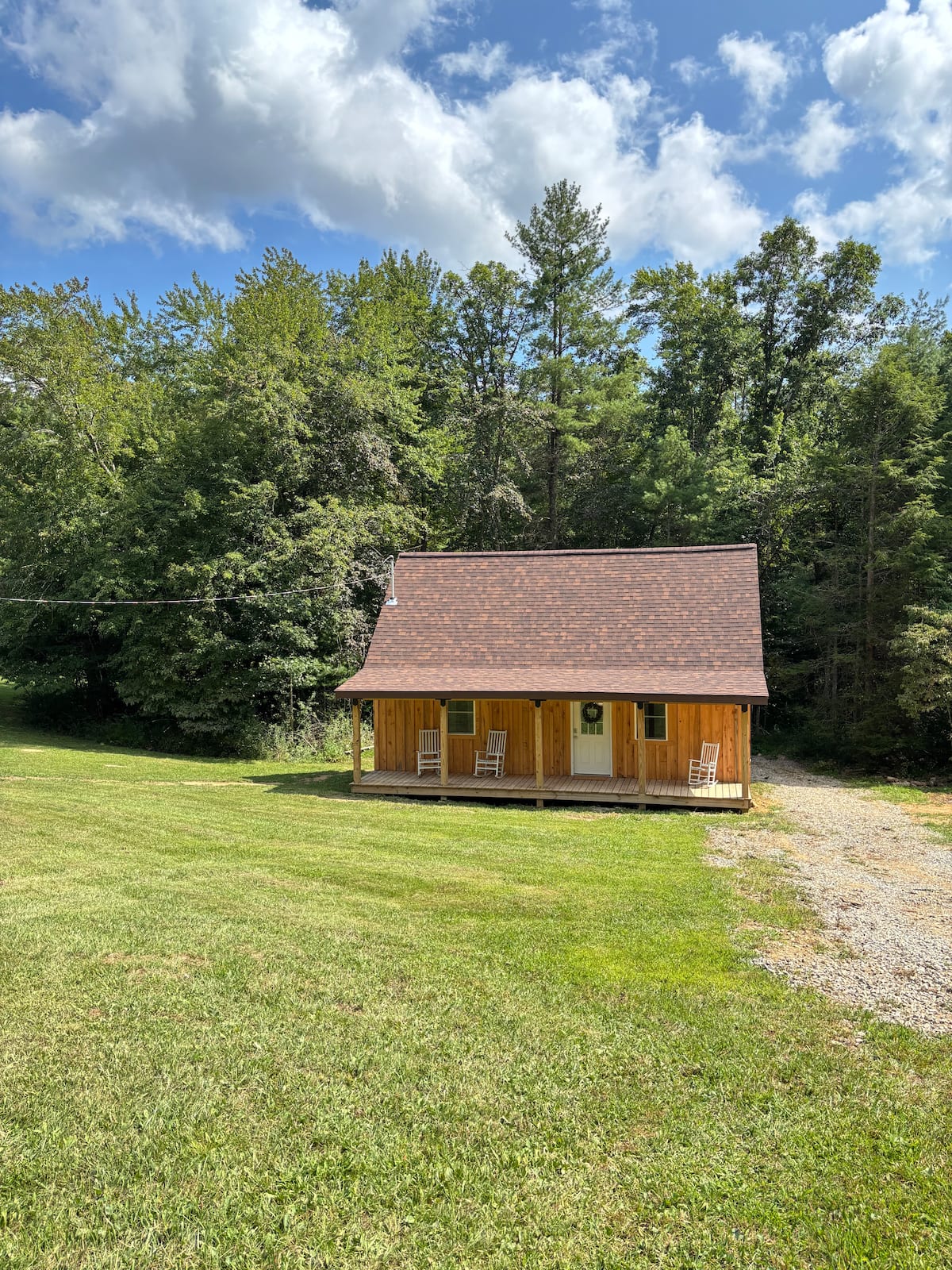 Front view of Rider's Retreat cabin